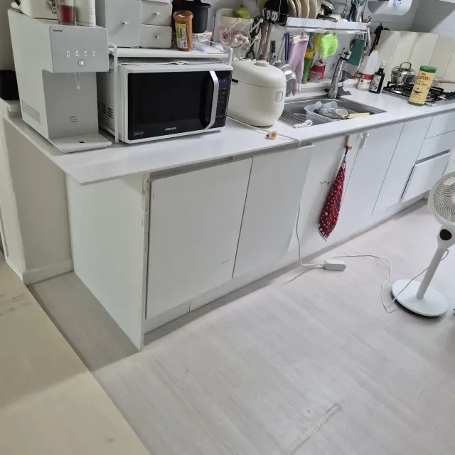 싱크대리모델링 주방 싱크대 ㄱ자 모퉁이 제거로 공간이 넓어진 모습 작업 사진