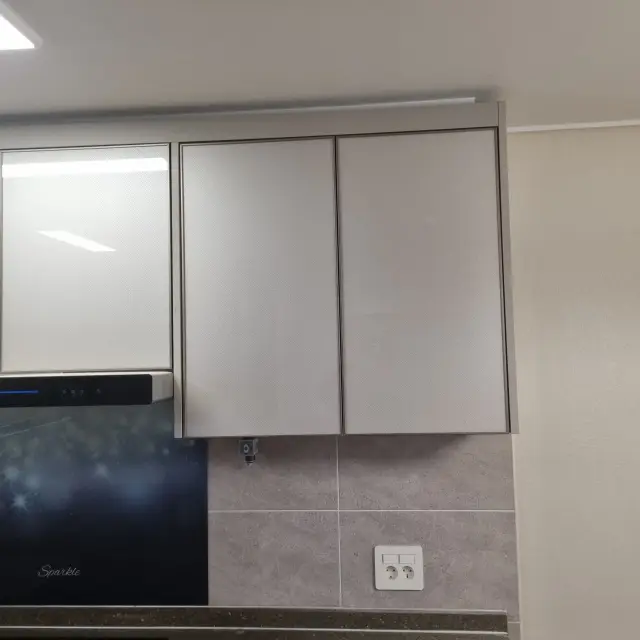 안산 지역 안내용 작업 사진: 상부장 일부 철거 시공 전 모습